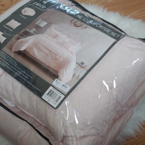 - Hallmart Collectibles

Amalina 4-Pc. Comfor - Picture 12 of 12